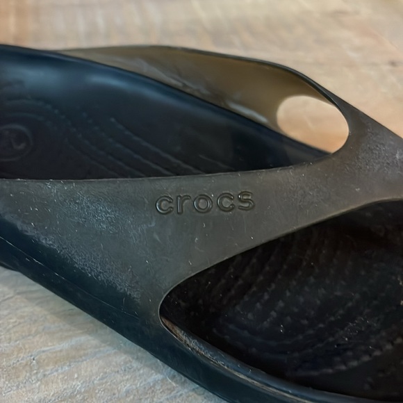 Crocs Flop Flops Women's black- Stylish size 7 - Picture 4 of 11